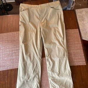 Eddie Bauer Men’s tan pants 40x32 15.00 dollars